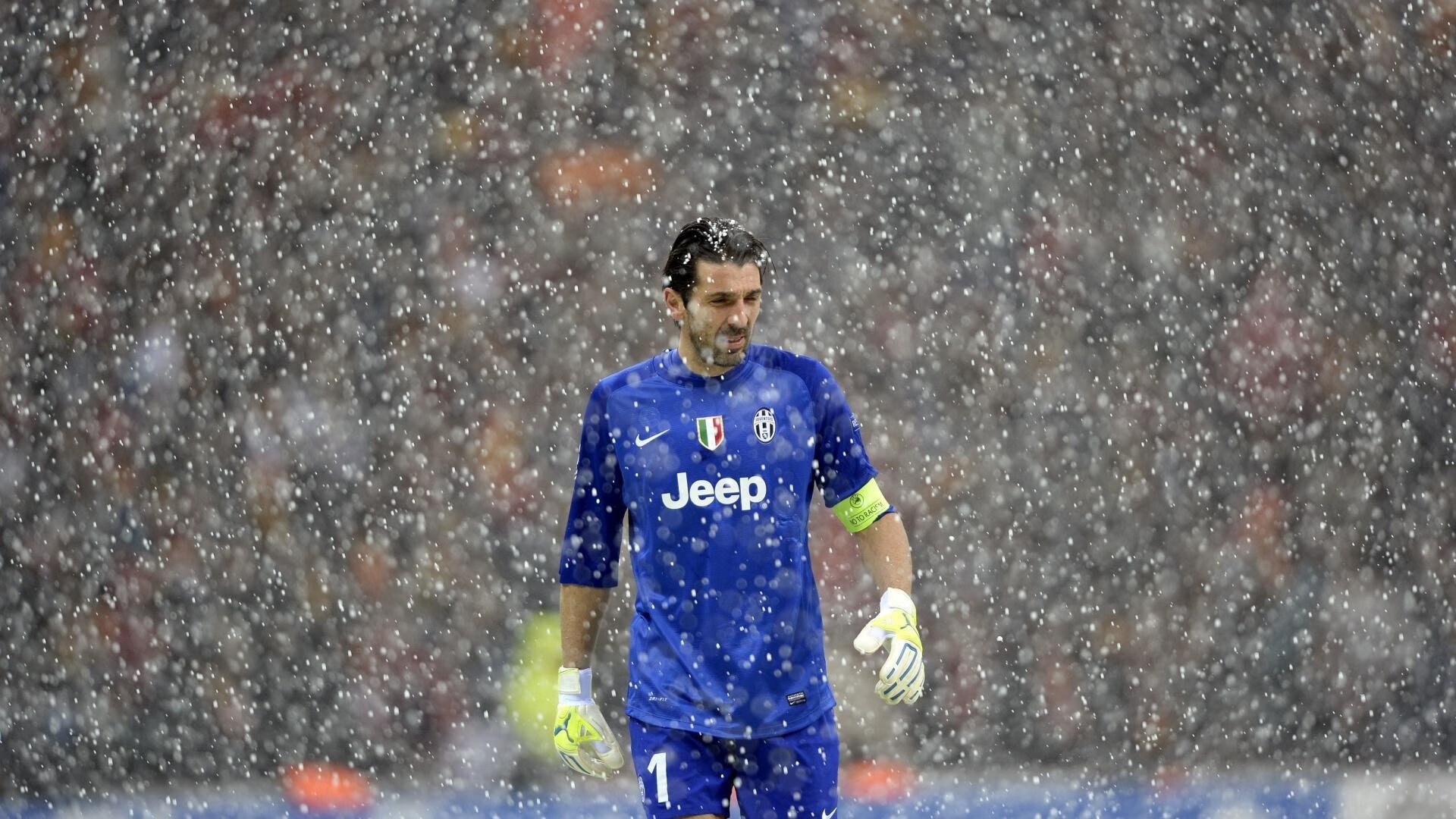 mk体育下载-极限运动挑战赛现场气氛火爆吸引万人围观，极限运动锦集